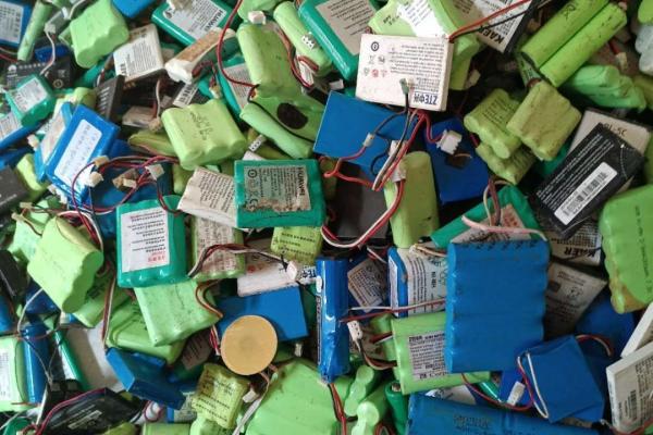 廢舊鋰電池的處理一直是一個(gè)不容忽視的問(wèn)題。