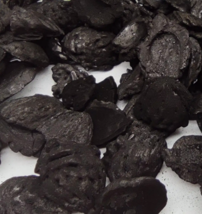 碳化爐+破碎機，輕松加工椰殼碳顆粒用于生產(chǎn)活性炭、燒烤碳棒等等