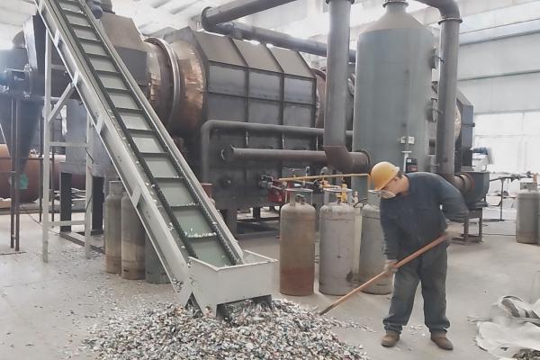 易拉罐脫漆爐：革新您的脫漆流程，河南西德機(jī)械設(shè)備