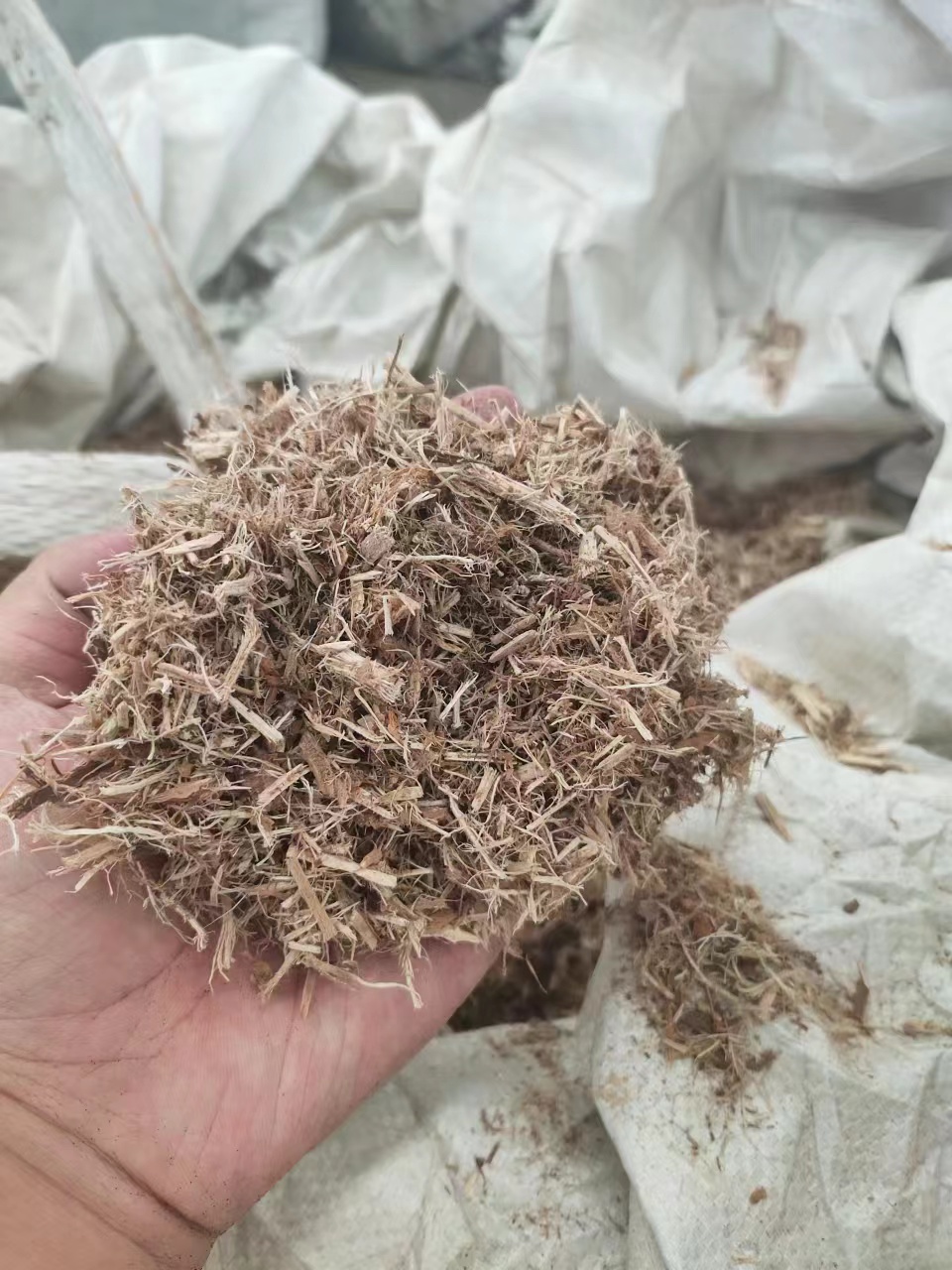 連續(xù)式碳化處理，生物質(zhì)原料含水量要求