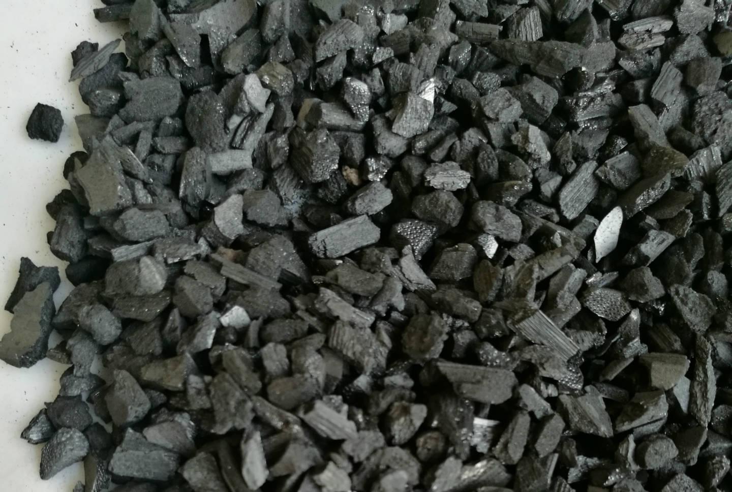 <strong>連續(xù)式碳化爐打開果木炭新商機</strong>