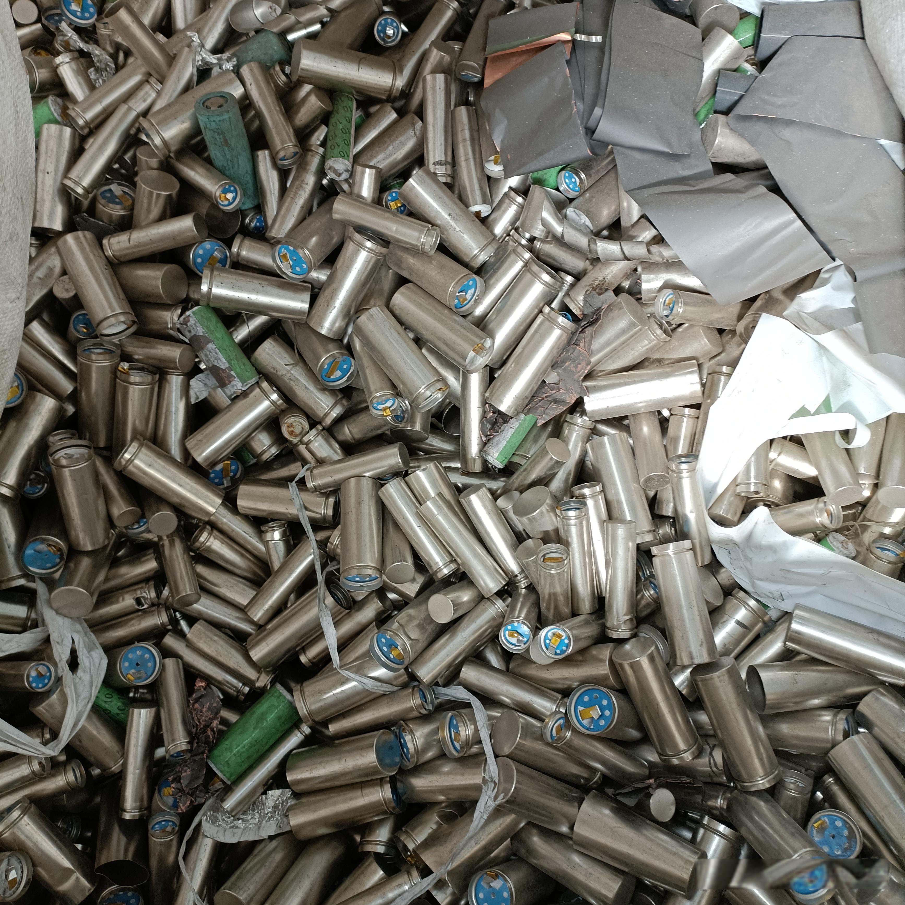 <strong>連續(xù)式碳化爐：廢舊鋰電池回收處理的高效選擇</strong>