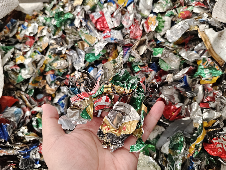 <strong>廢舊易拉罐碳化脫漆之連續(xù)式自動(dòng)炭化爐的運(yùn)作與優(yōu)勢(shì)</strong>